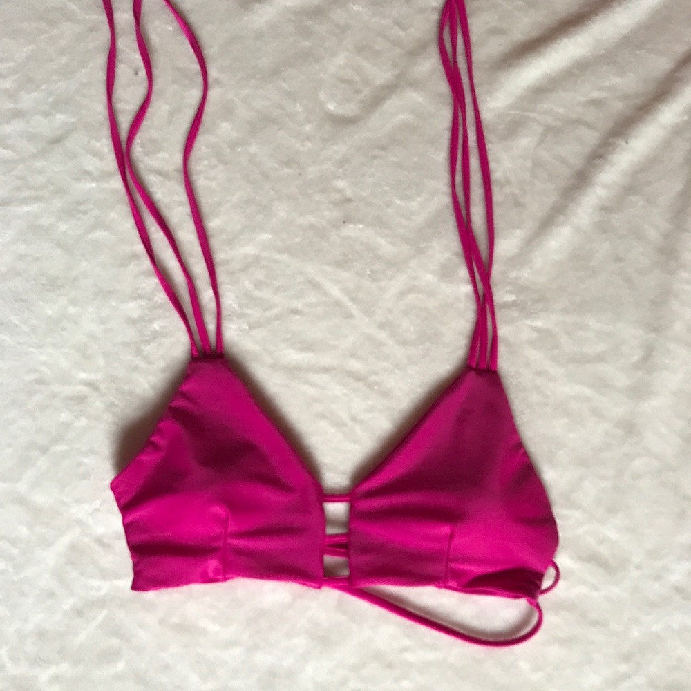 NWOT Strappy medium fuchsia bikini top